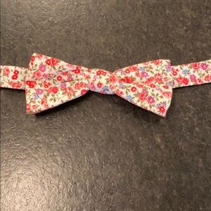 Penguin adjustable men’s floral bow tie